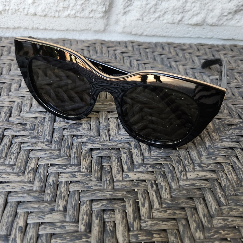 LaSpecs Air Heart Sunglasses
